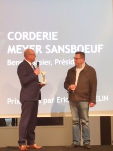 Eric Thaumelin remet le coup de coeur ADIRA 2019 à Benoit Basier, Président de la Corderie Meyer Sansboeuf